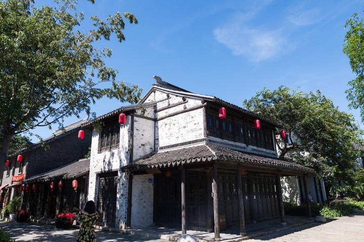 这里面有好多是画的，但他们是咋画出那种颜色？用PS？还是...游戏画面